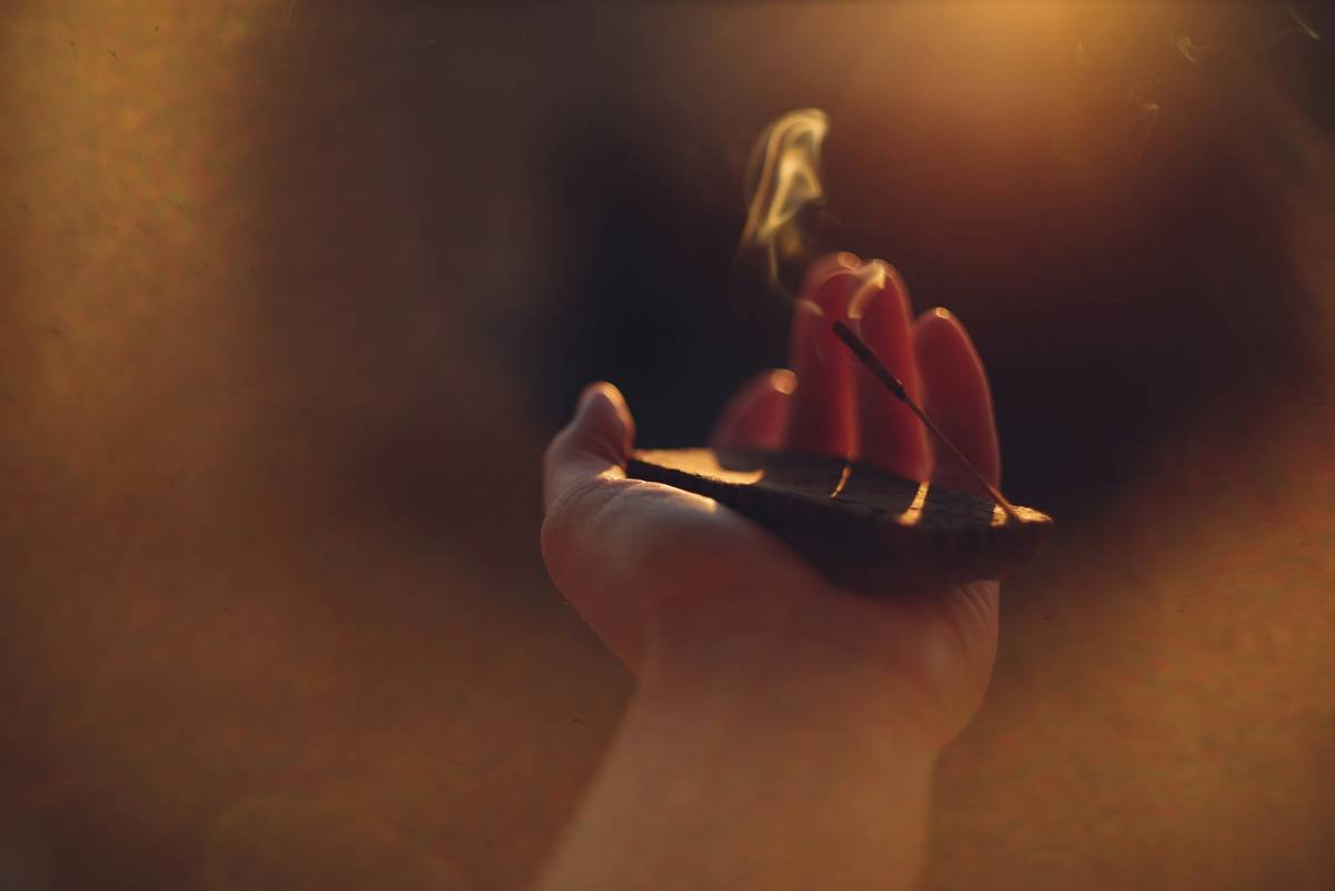 Infographic summarizing 10 zen meditation tips