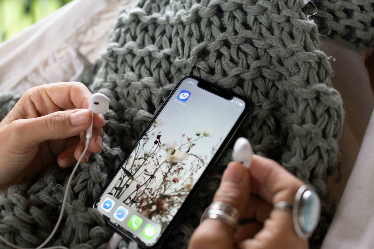 Testimonial quotes from users praising the effectiveness of Buddhify