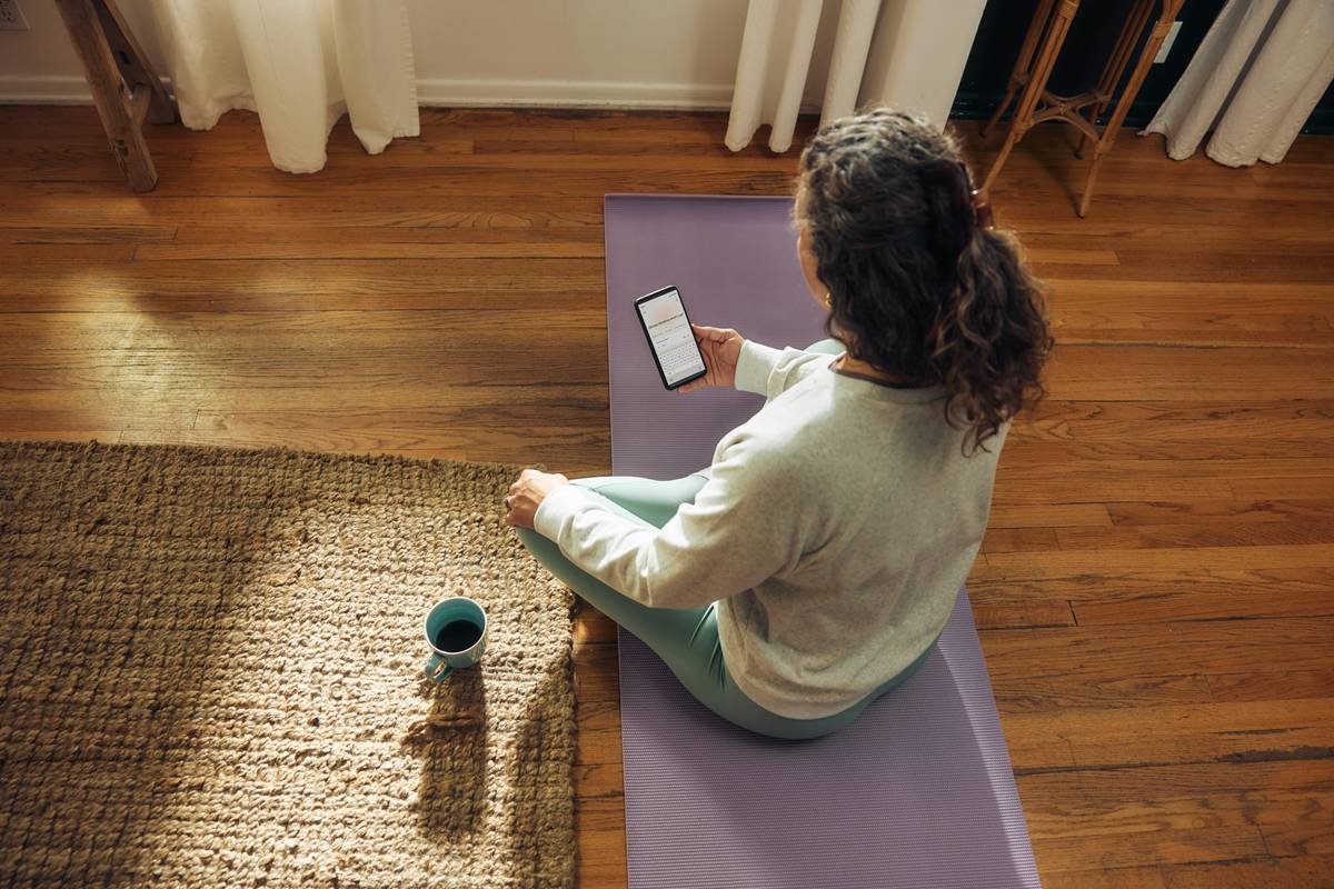 Bar chart showing 3x higher adherence for context-based vs traditional meditation apps among urban professionals
