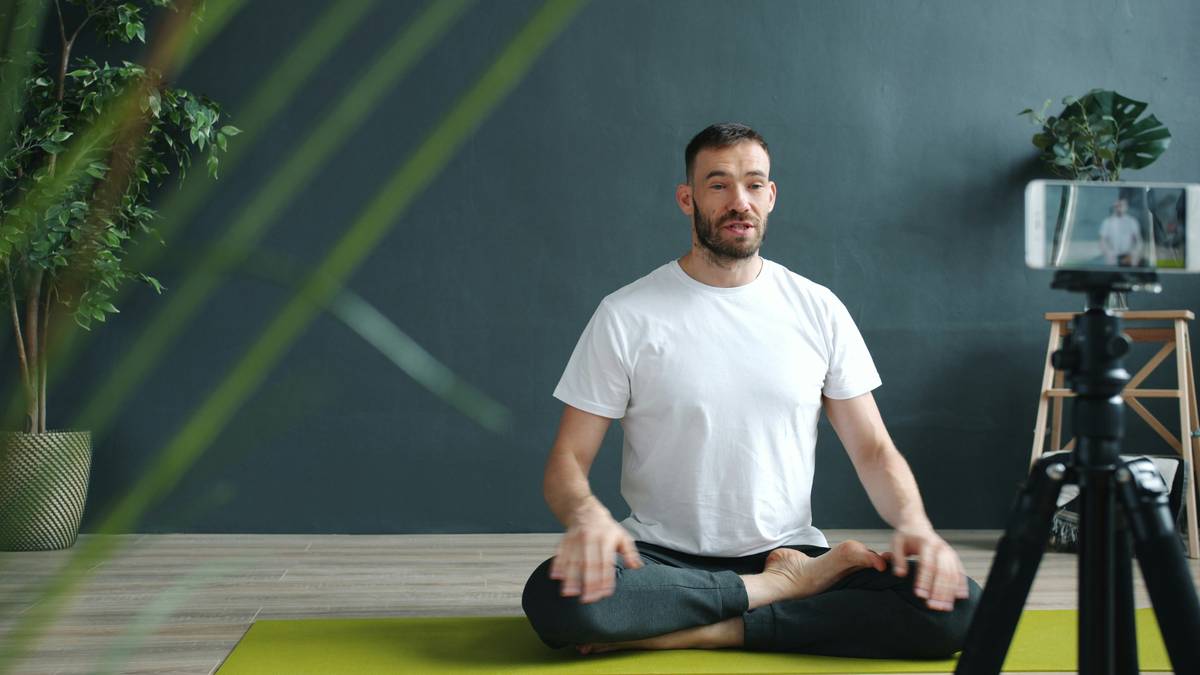 Buddhify's context wheel interface showing meditation options for different daily activities like commuting, working, and sleeping